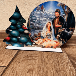 Suport decorativ de Crăciun cu Nașterea Domnului și brad imprimat – „Sărbători fericite!”